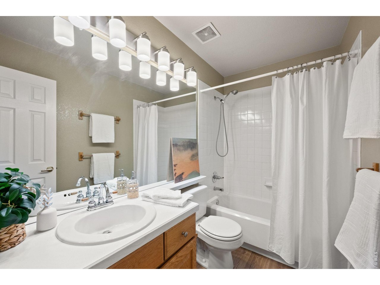 339 Lodgewood Pt