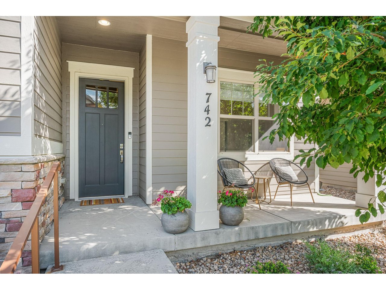 742 Meadowlark Ln