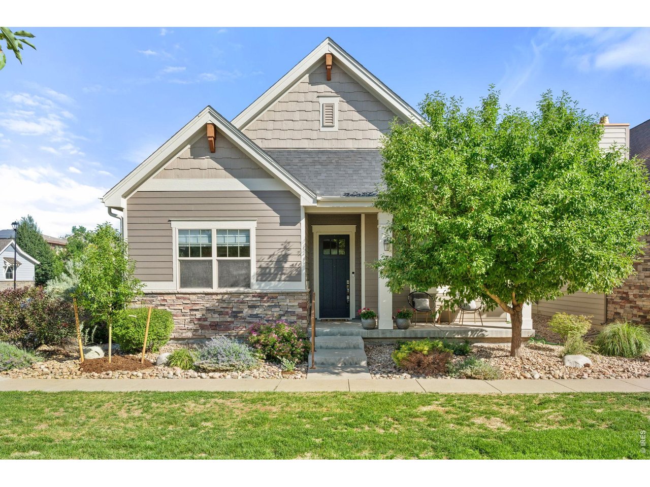 742 Meadowlark Ln