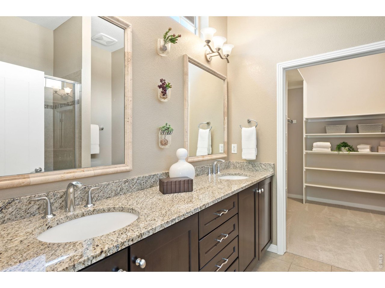 742 Meadowlark Ln