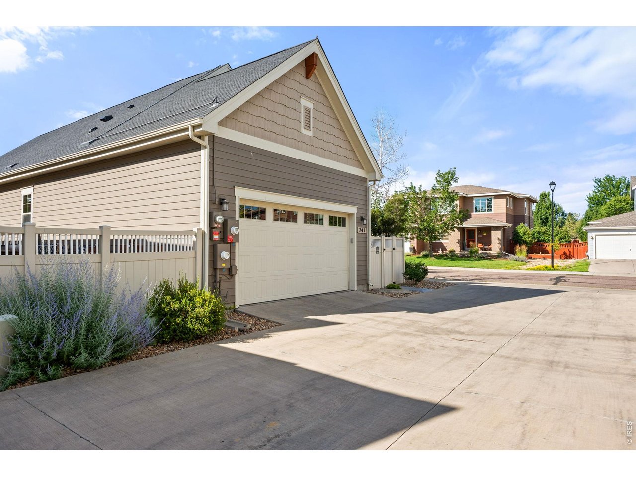 742 Meadowlark Ln