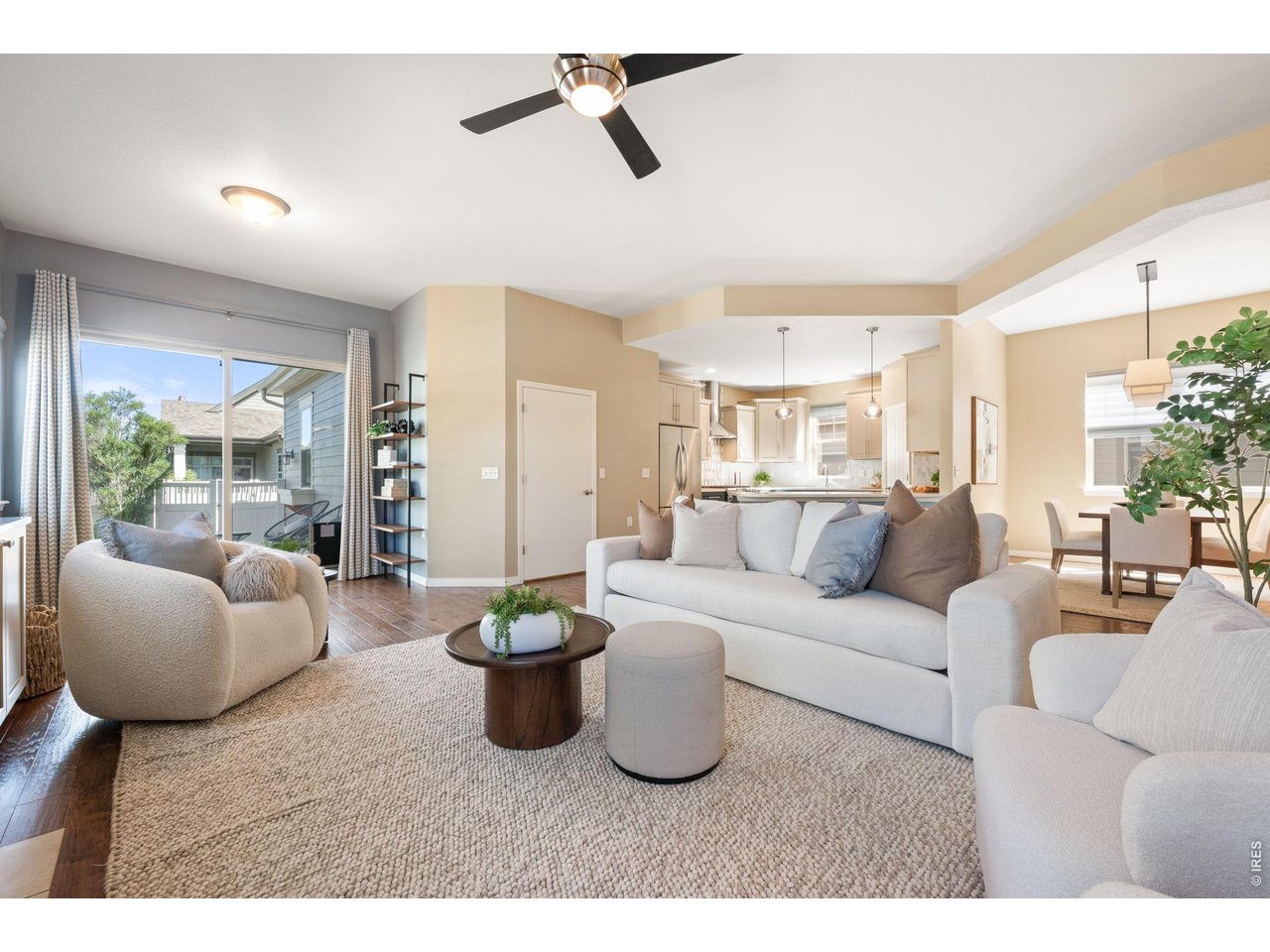 742 Meadowlark Ln