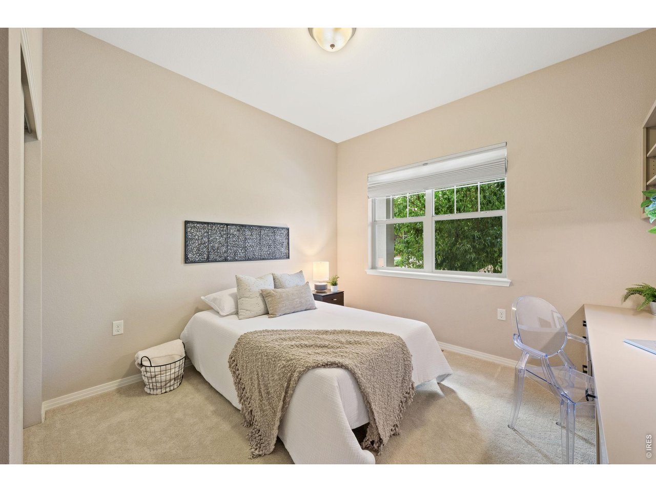 742 Meadowlark Ln
