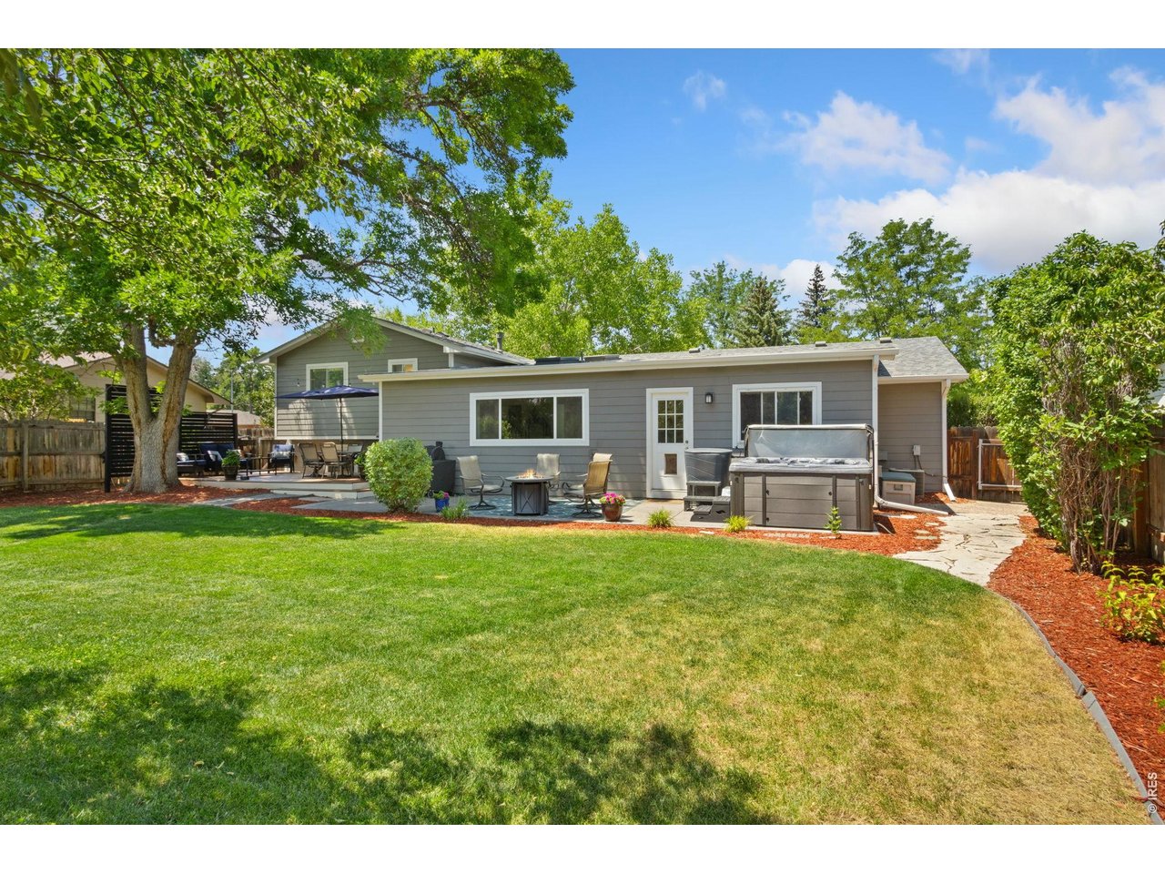 1833 Manchester Dr