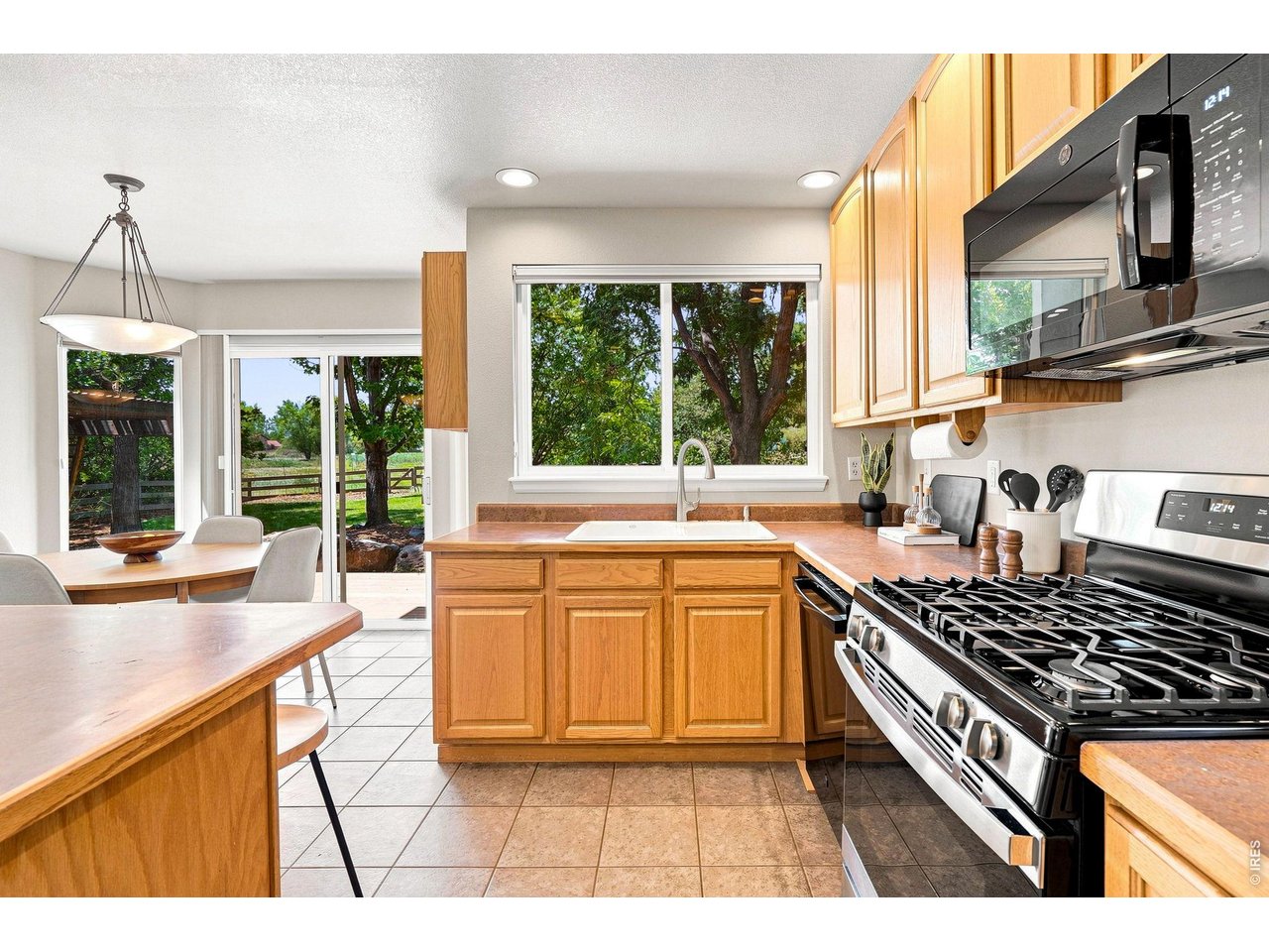 2854 Blue Jay Way