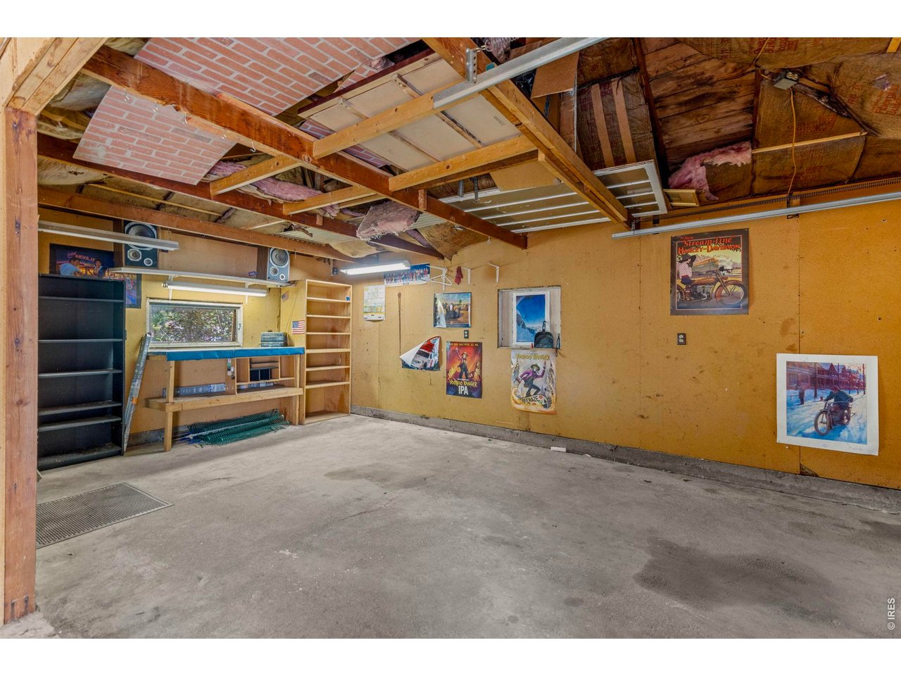 2443 Mountain View Dr