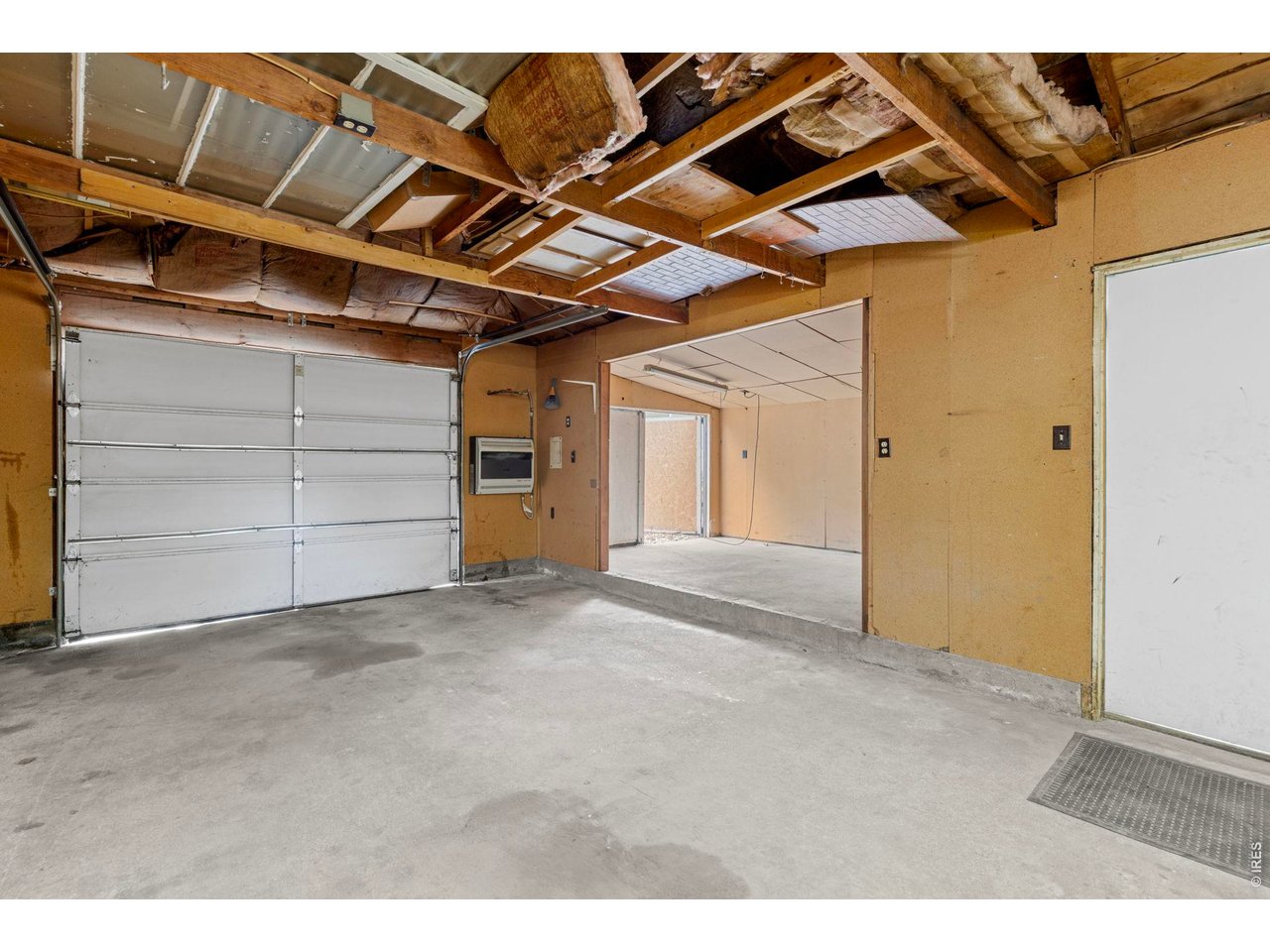 2443 Mountain View Dr