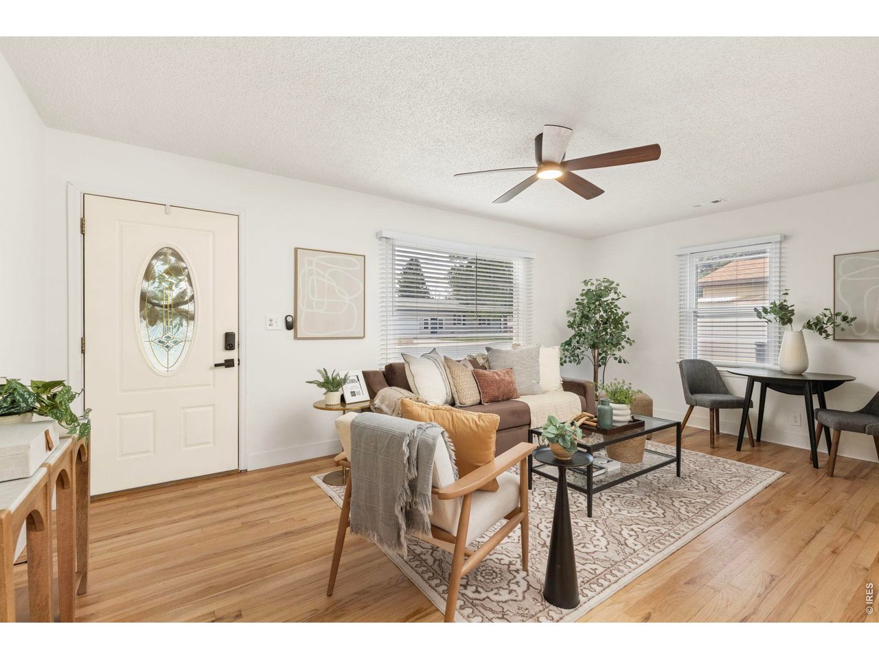 2443 Mountain View Dr