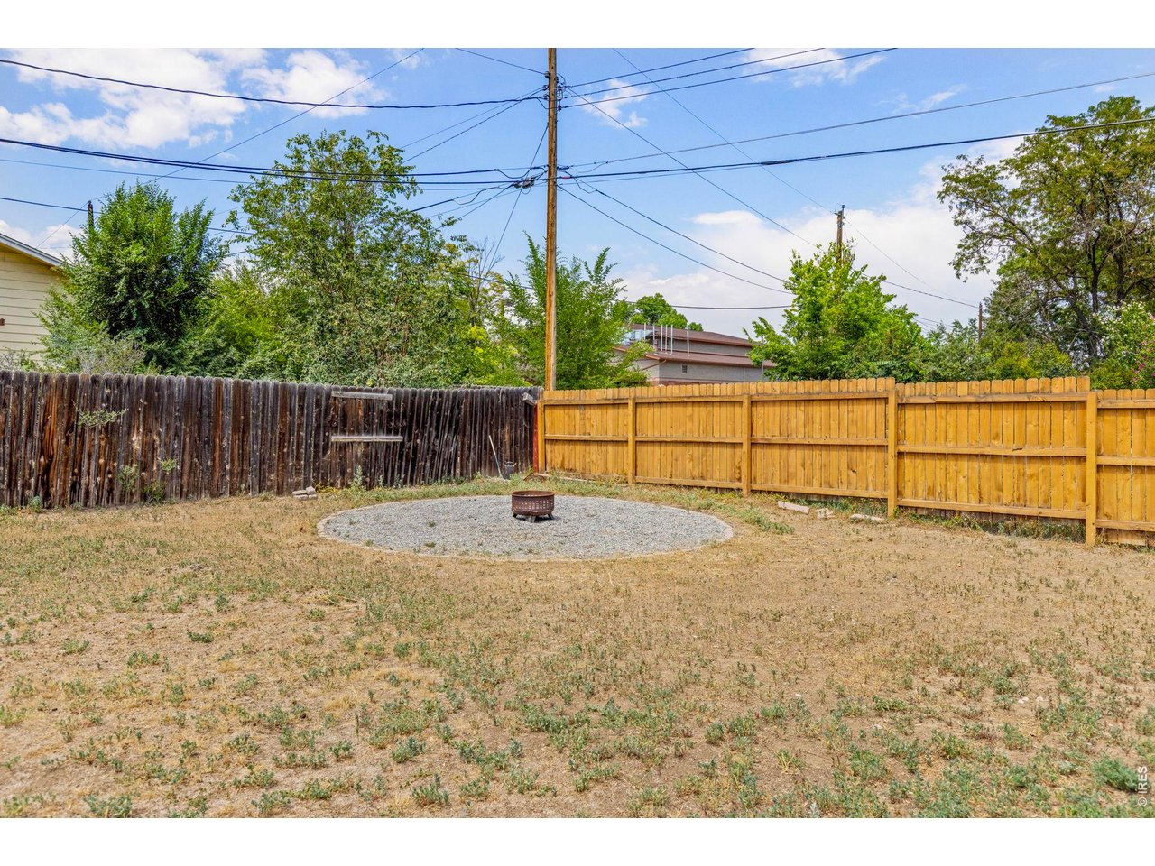 2443 Mountain View Dr