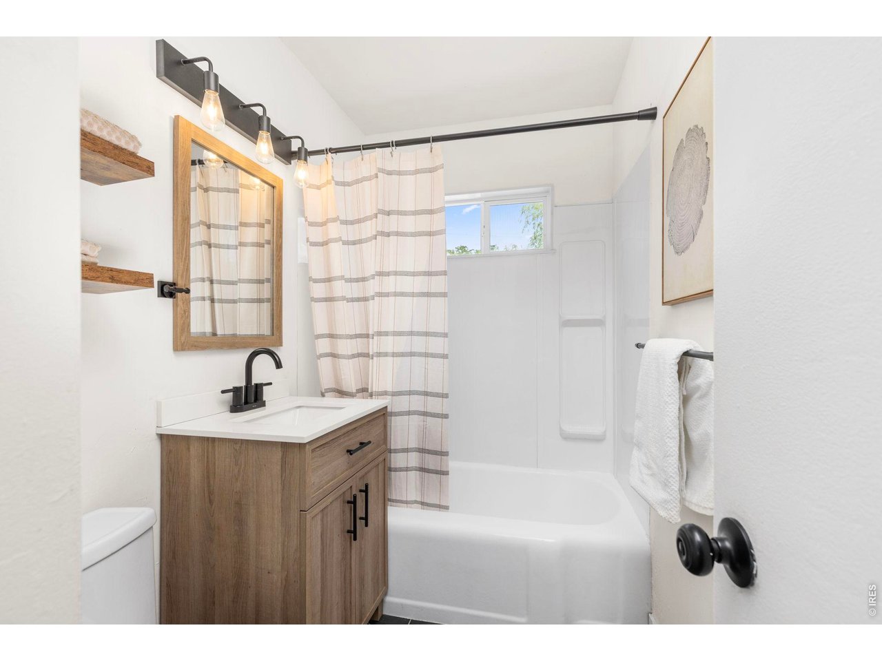 2443 Mountain View Dr