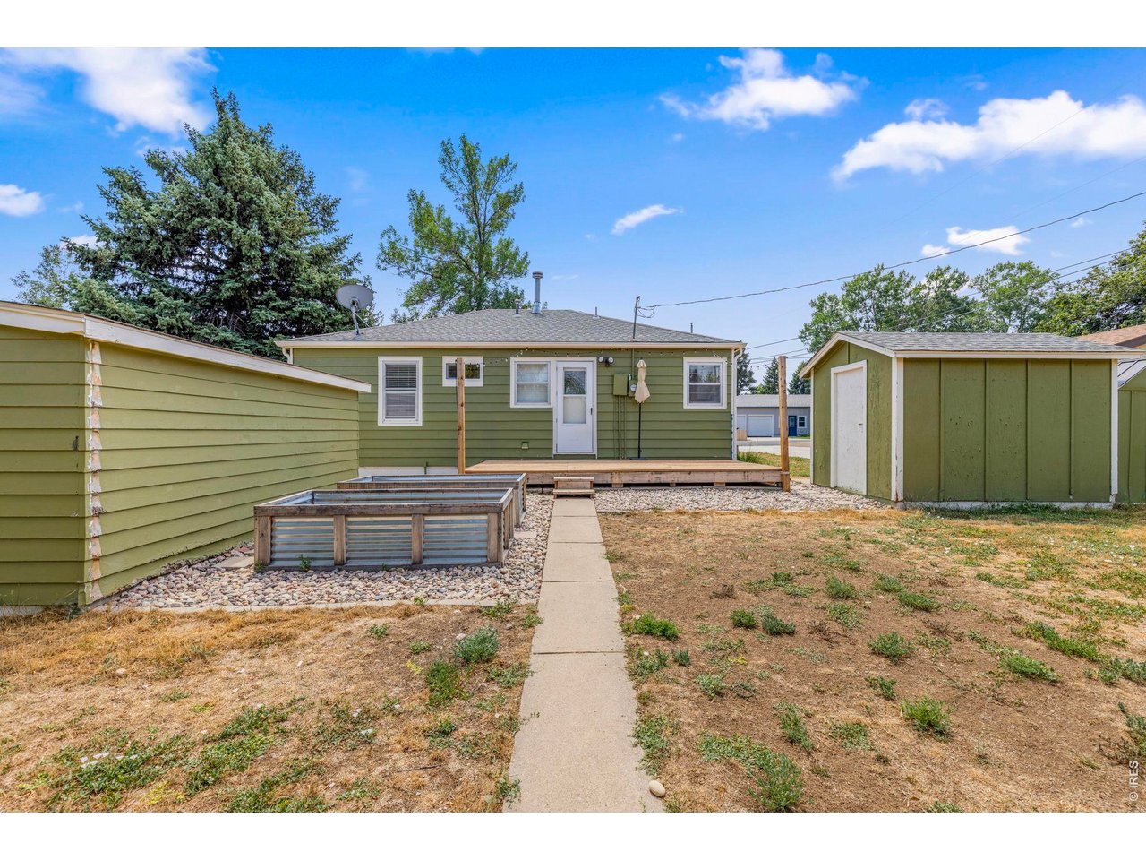 2443 Mountain View Dr