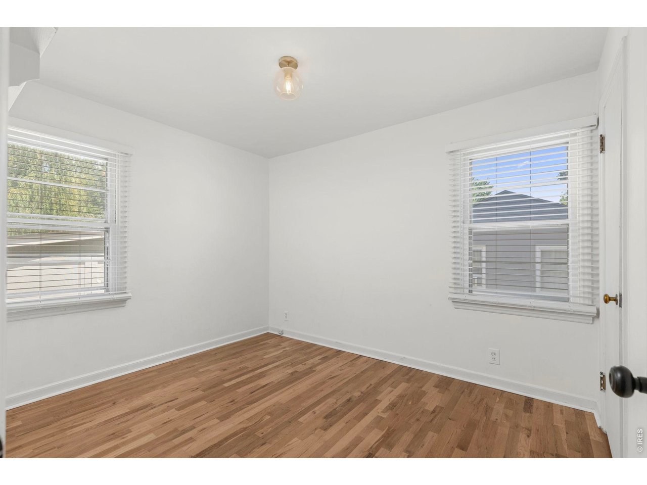 2443 Mountain View Dr
