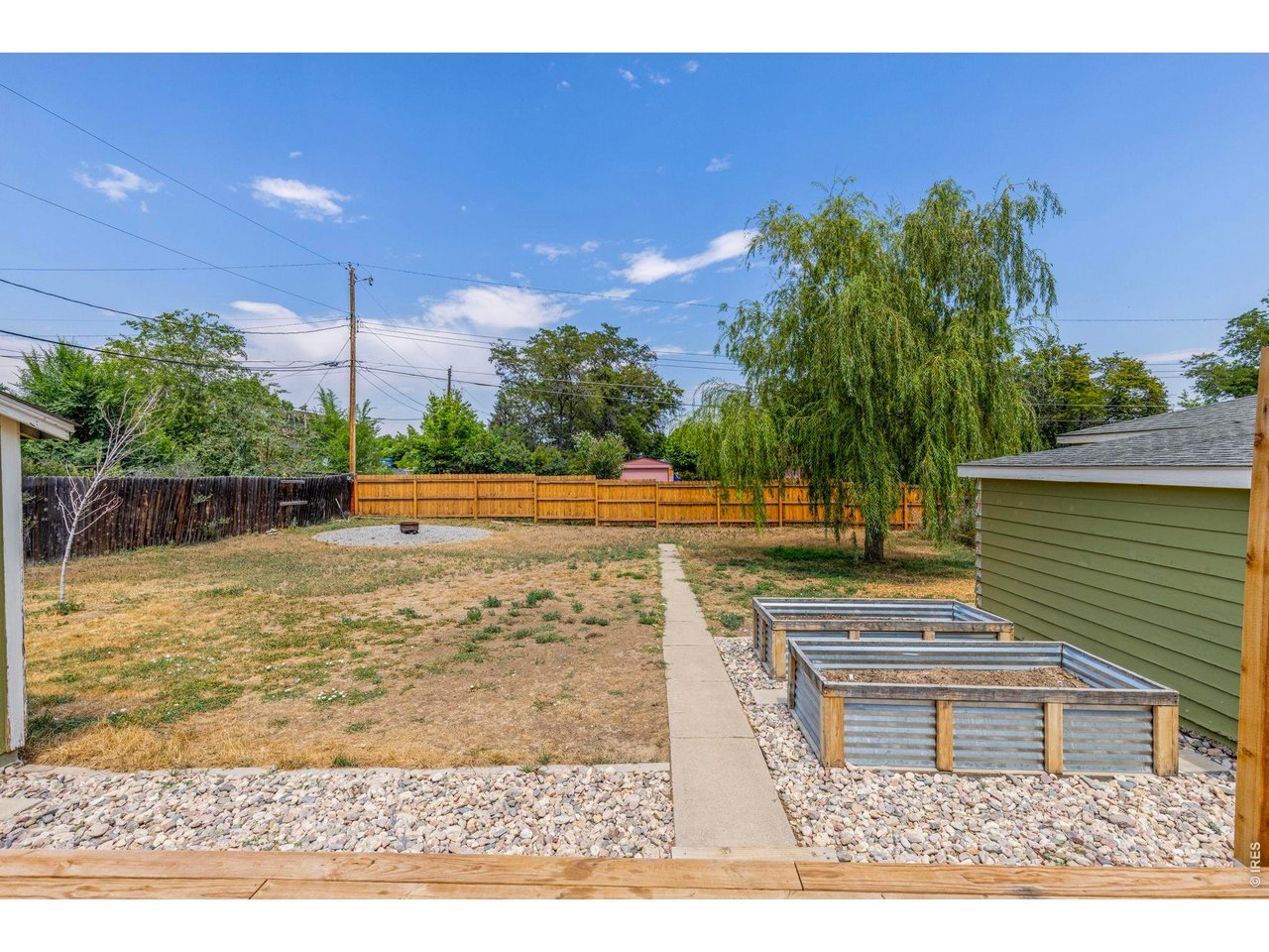 2443 Mountain View Dr