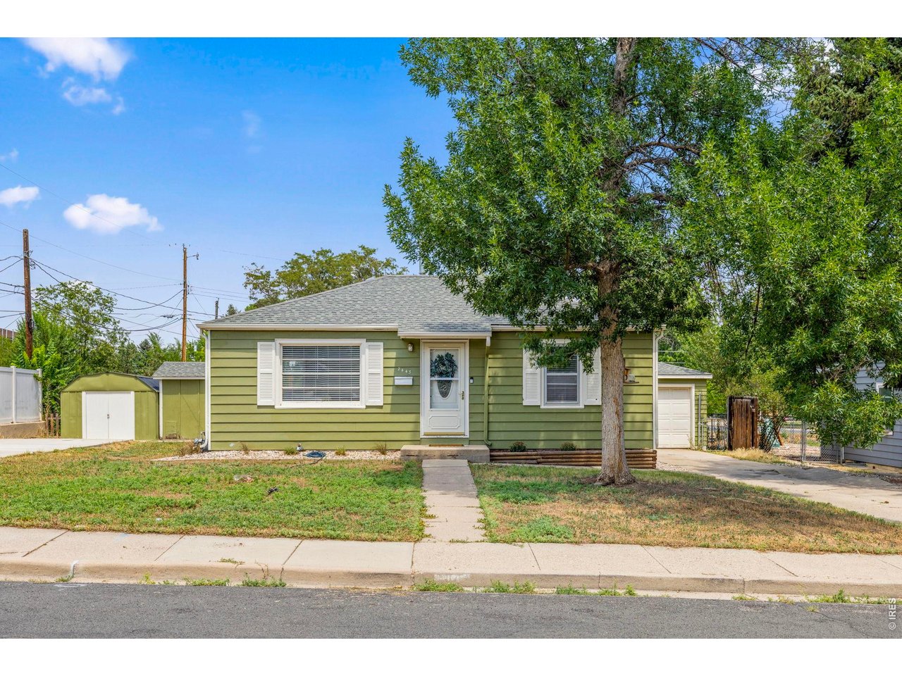 2443 Mountain View Dr