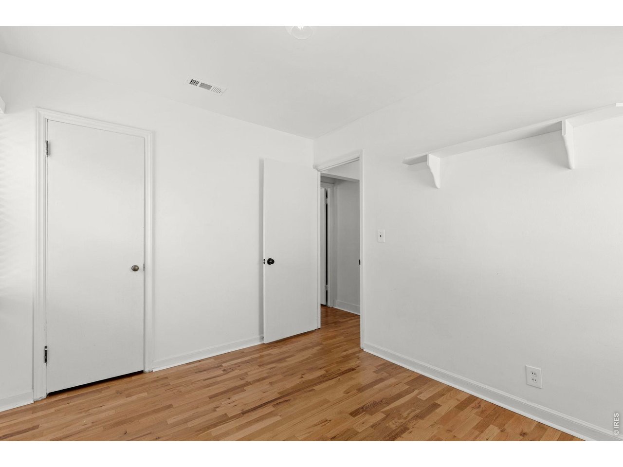 2443 Mountain View Dr
