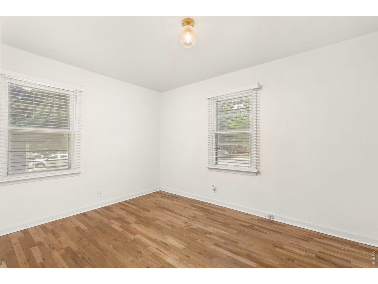 2443 Mountain View Dr