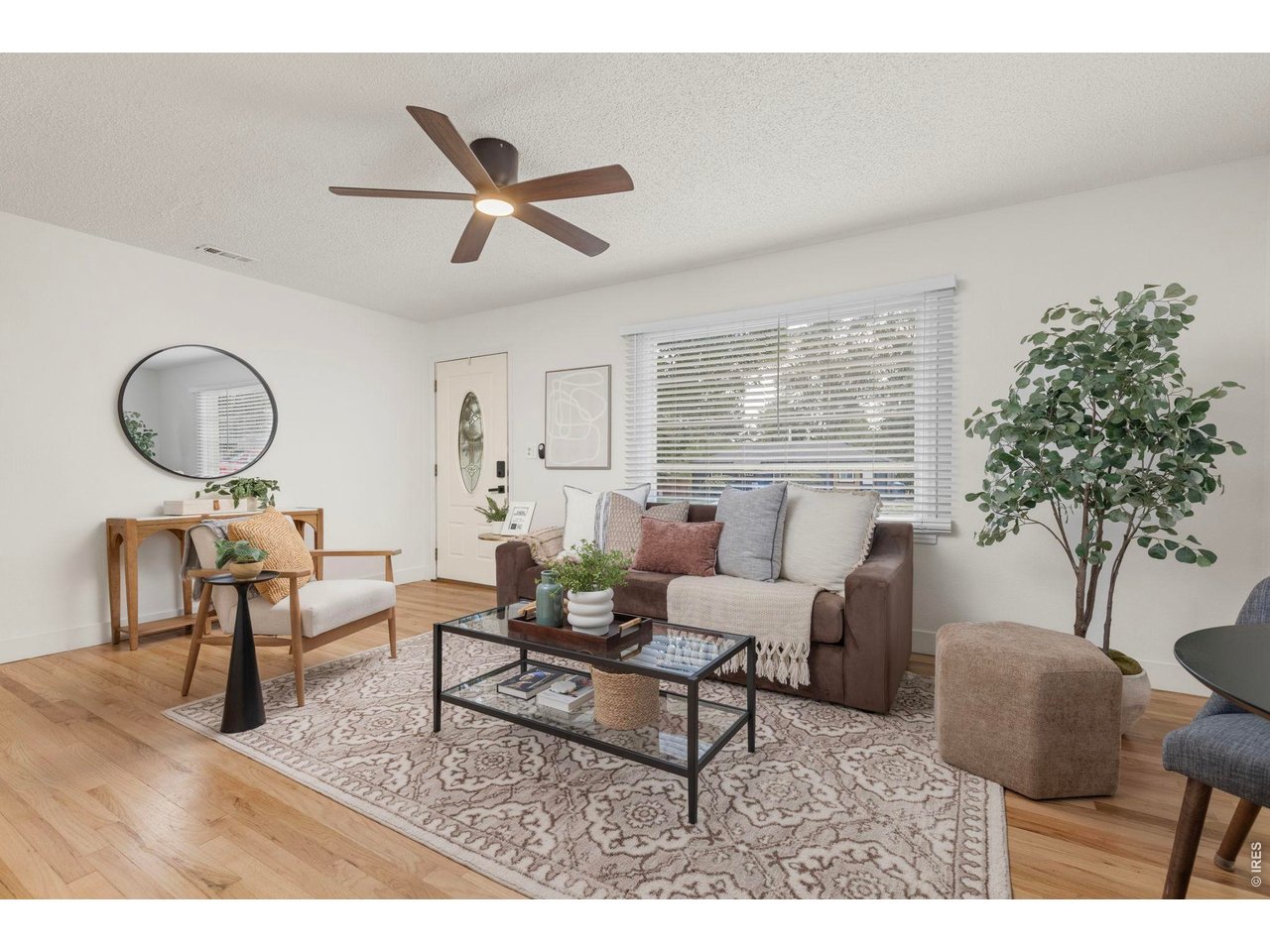 2443 Mountain View Dr