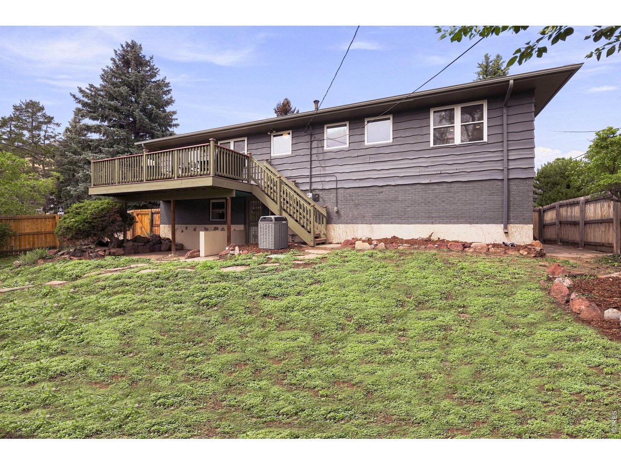 2295 Hillsdale Cir