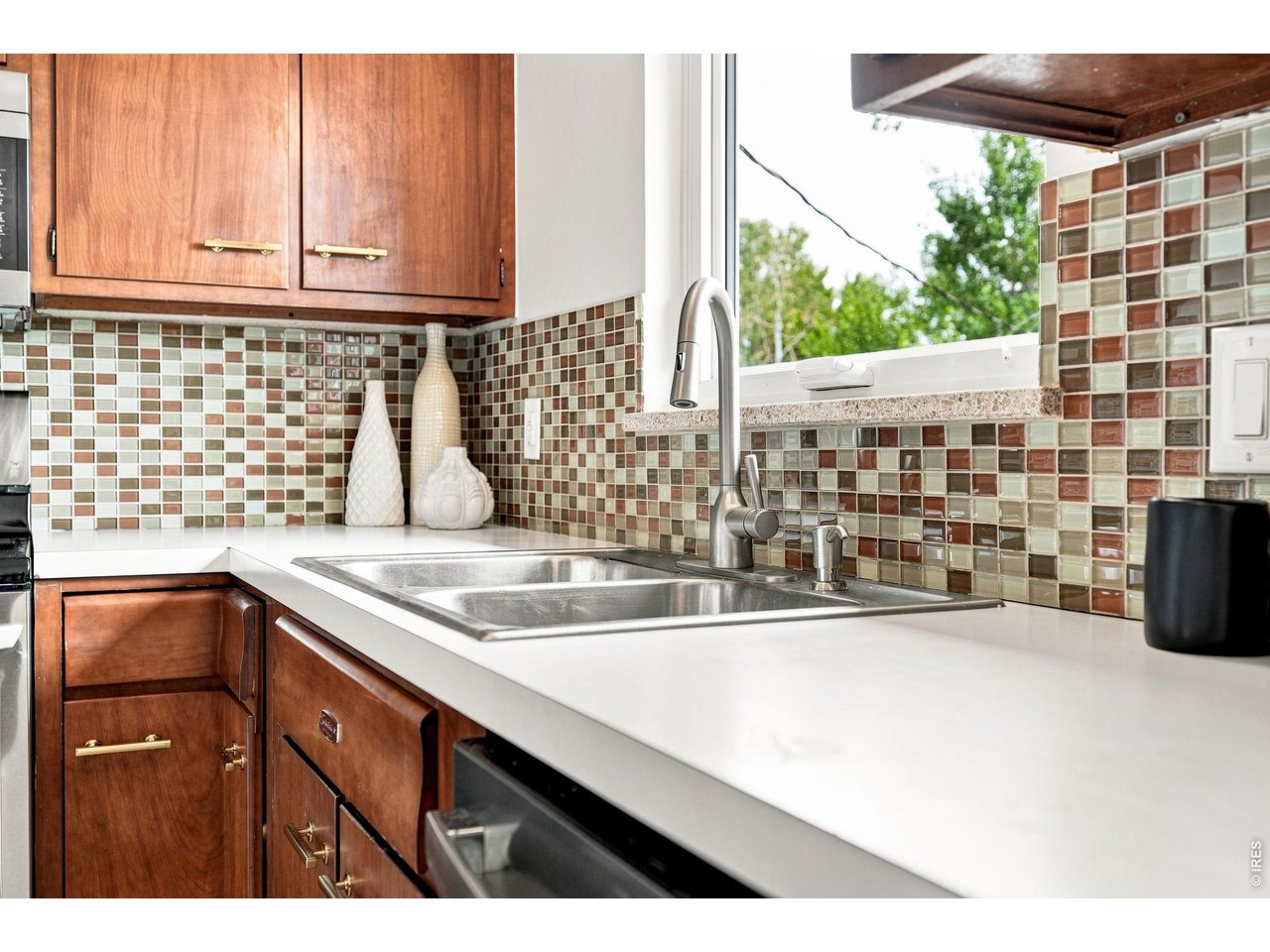 2295 Hillsdale Cir