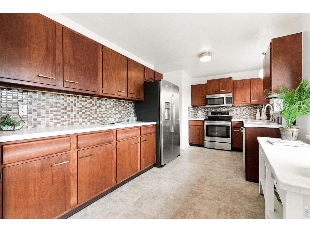 2295 Hillsdale Cir