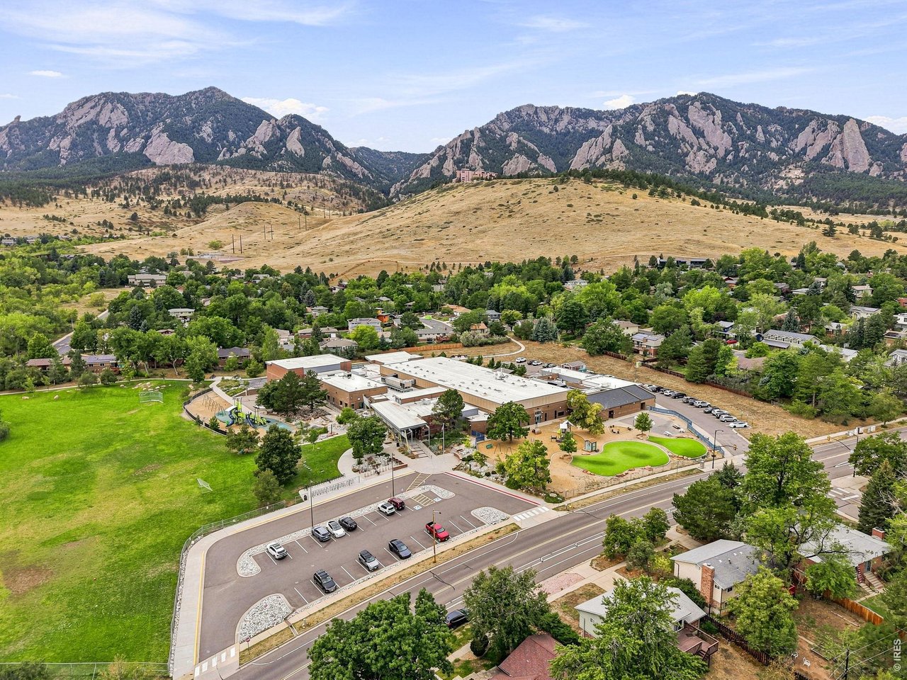 2295 Hillsdale Cir