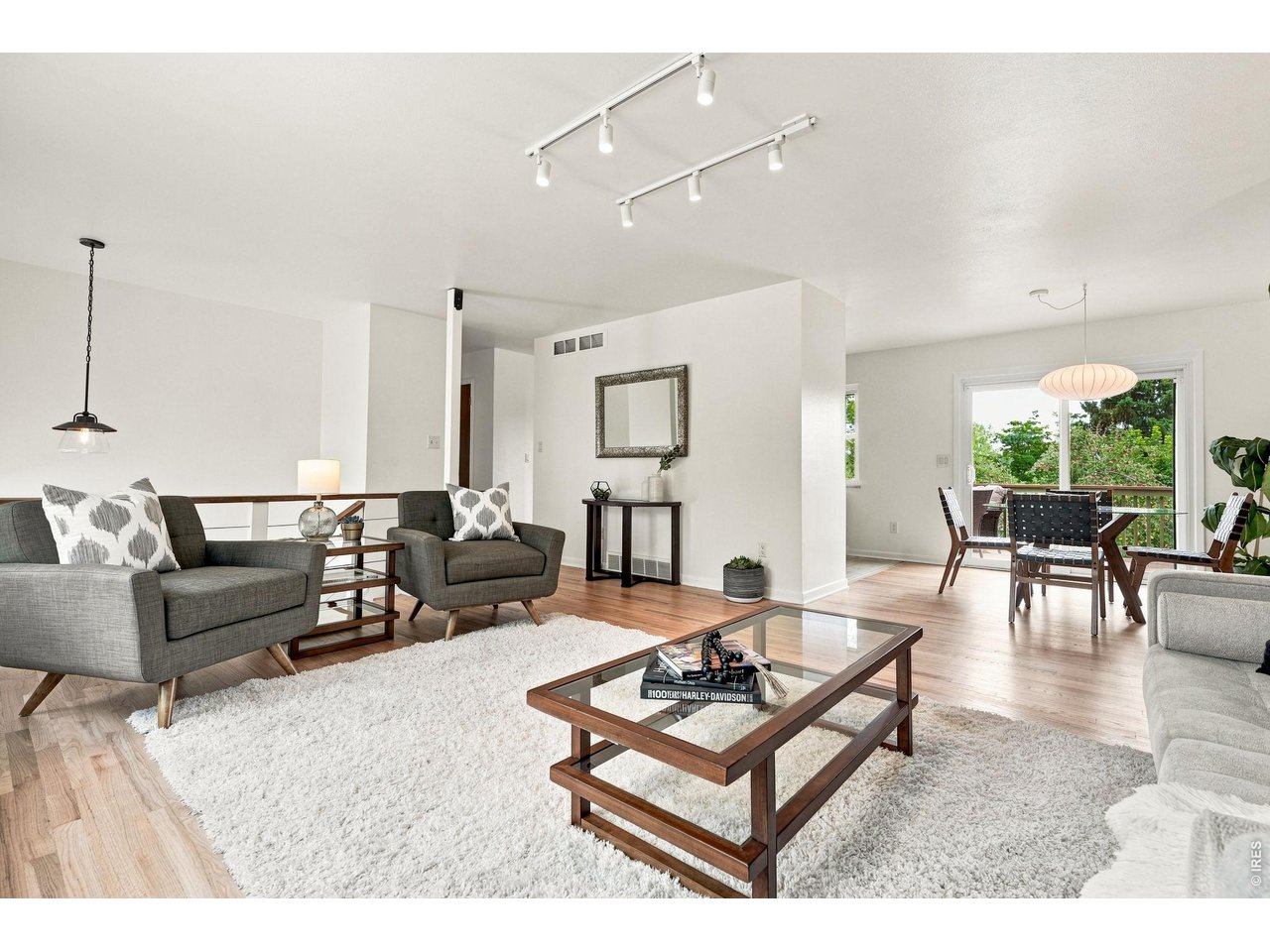 2295 Hillsdale Cir