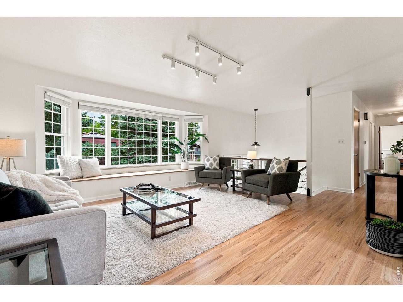 2295 Hillsdale Cir