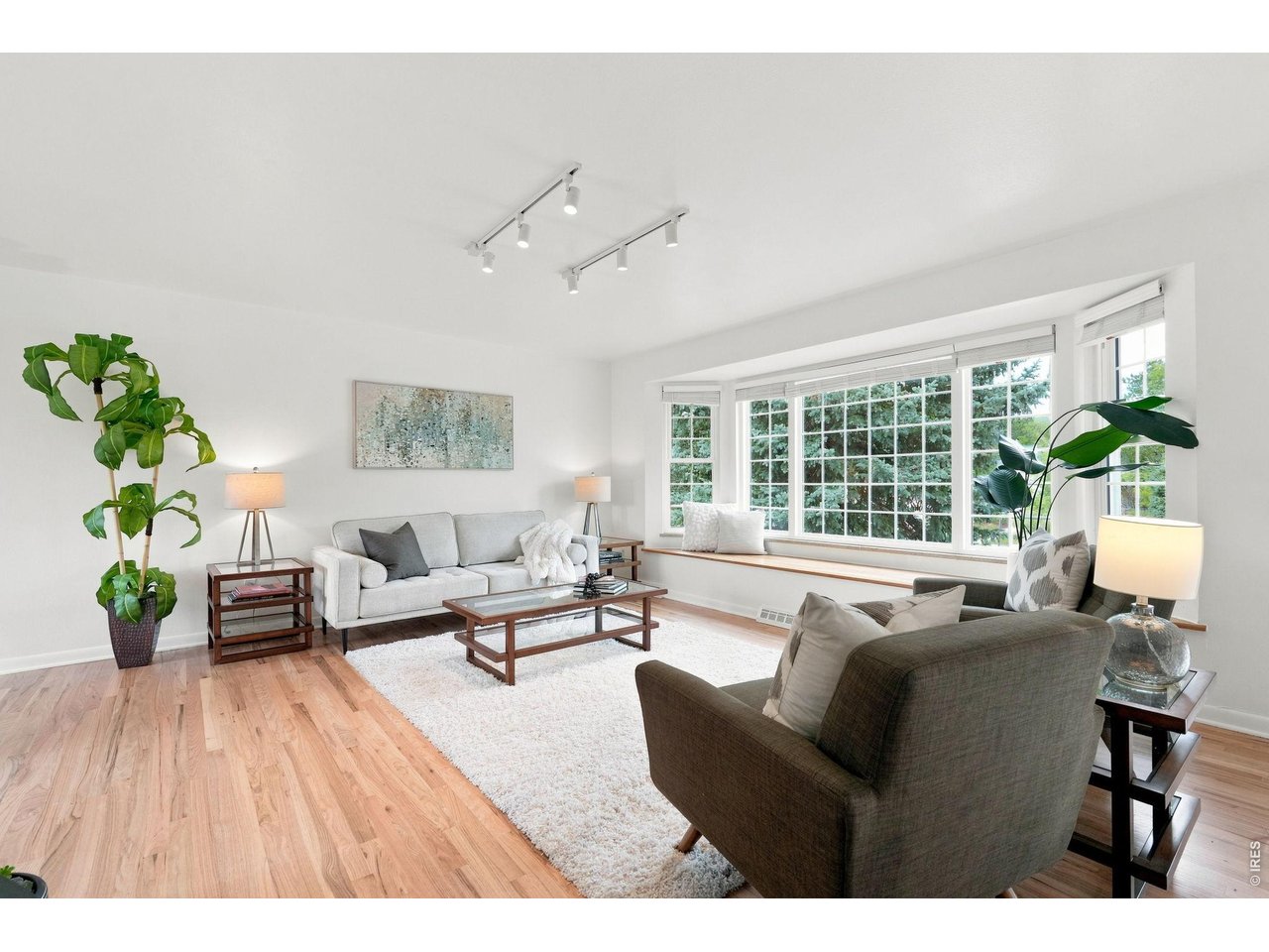 2295 Hillsdale Cir