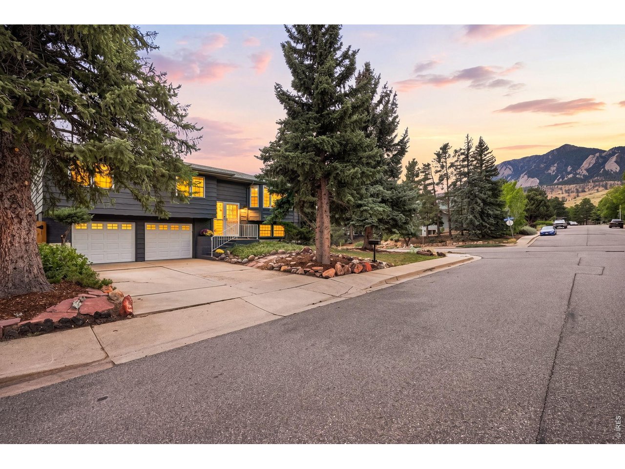 2295 Hillsdale Cir