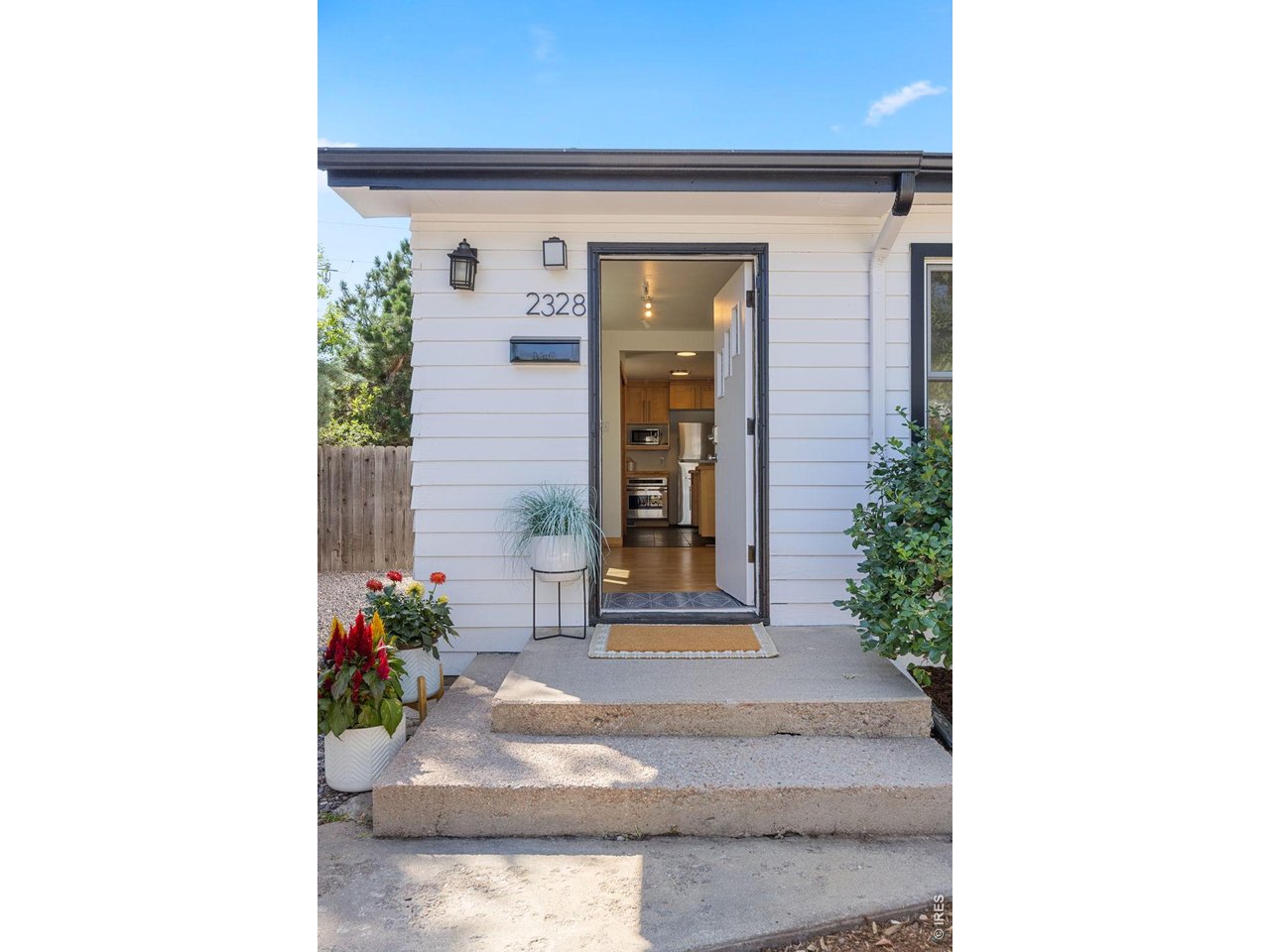 2328 Walnut St