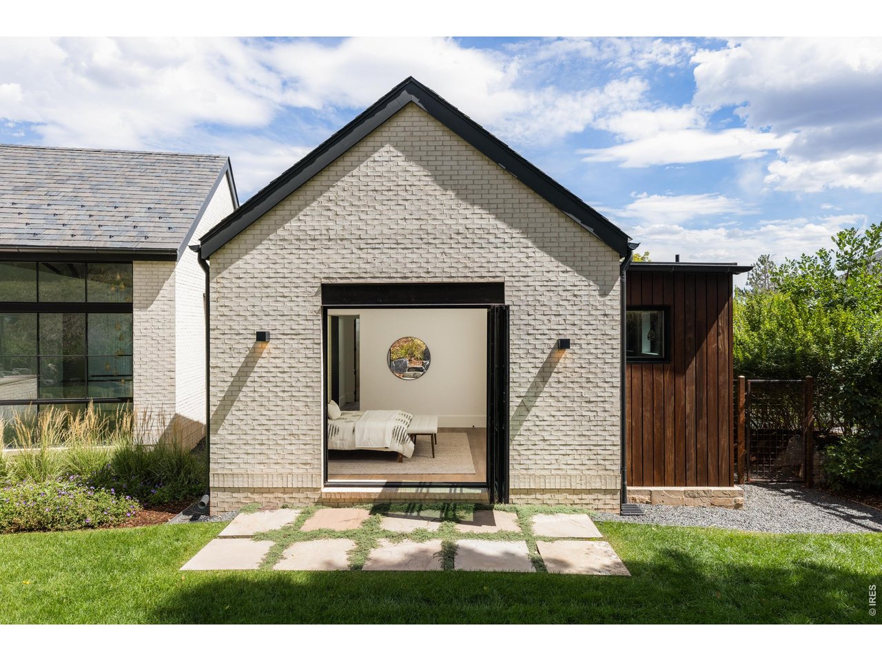 2285 Knollwood Dr