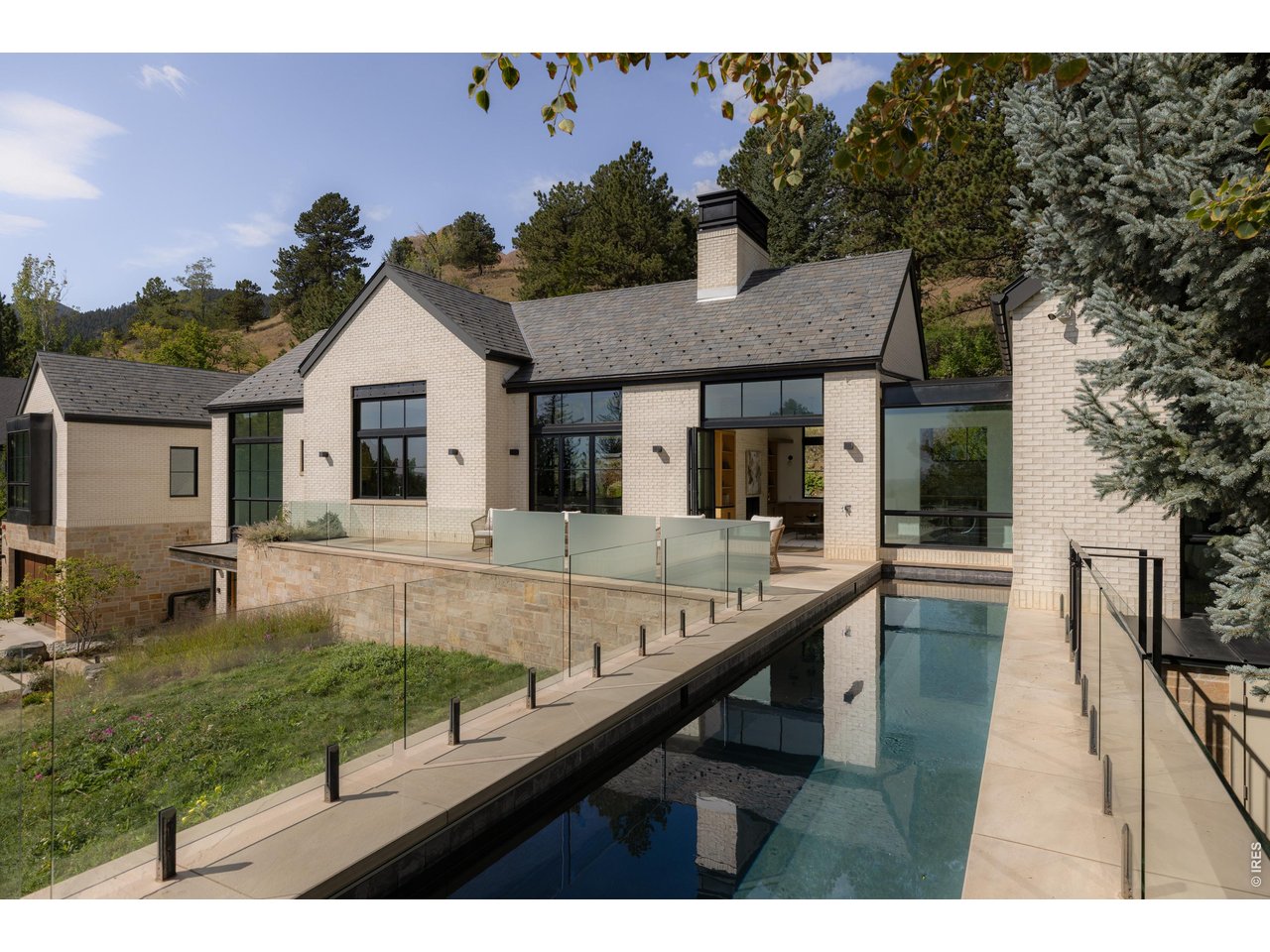 2285 Knollwood Dr