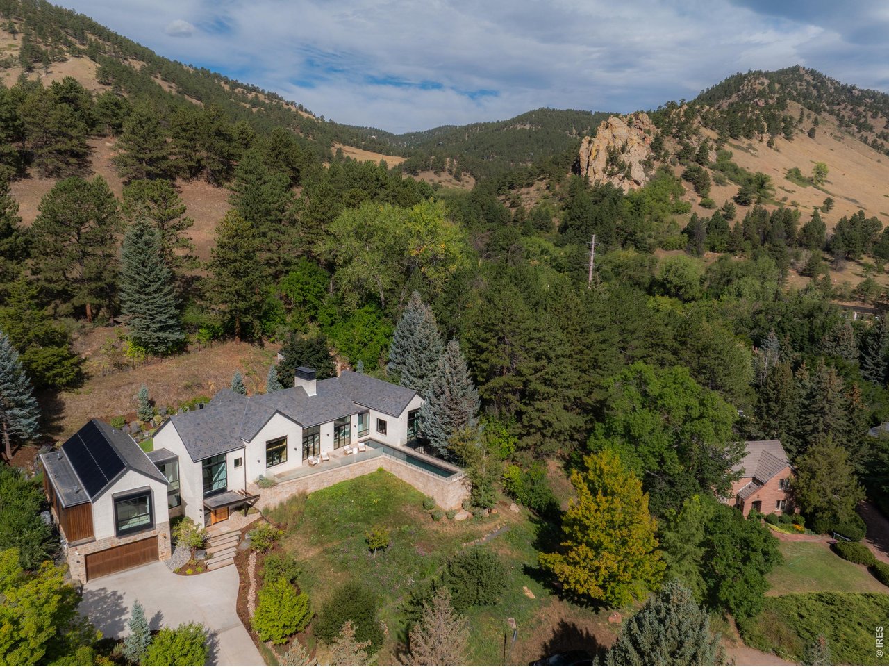 2285 Knollwood Dr