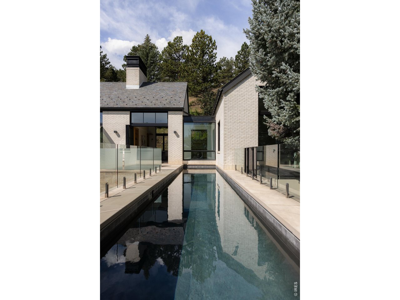 2285 Knollwood Dr