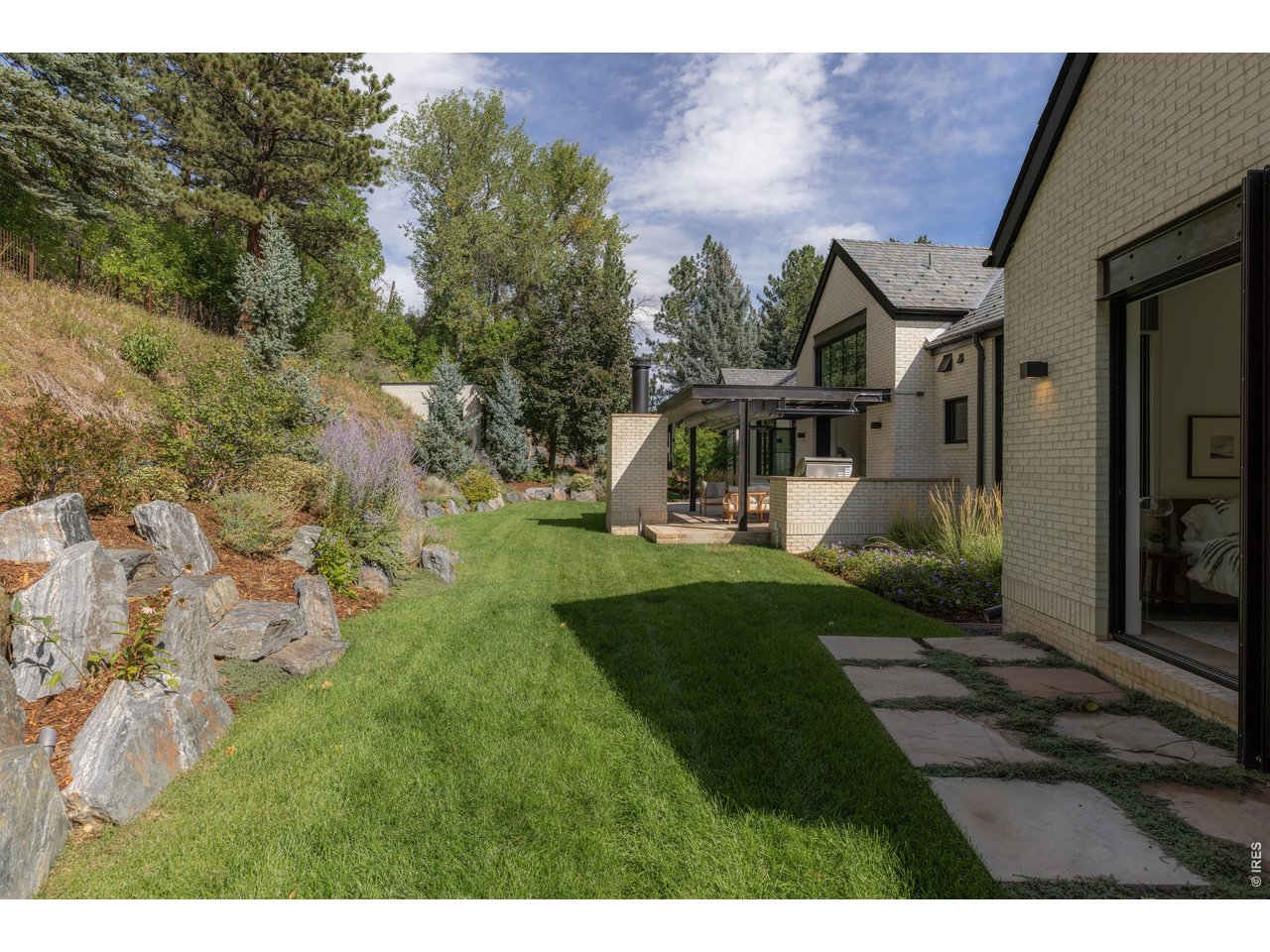 2285 Knollwood Dr