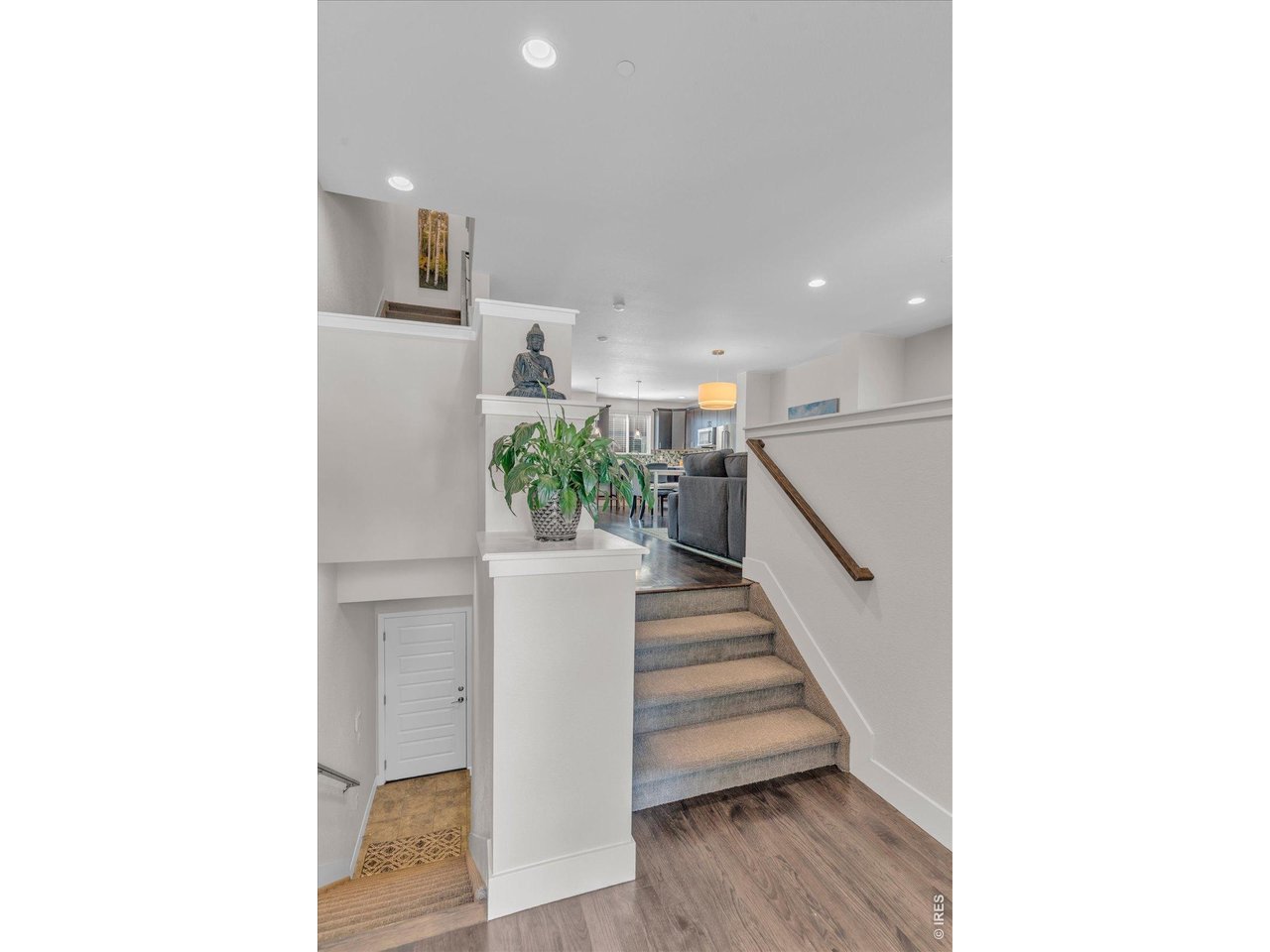 1082 Griffith St
