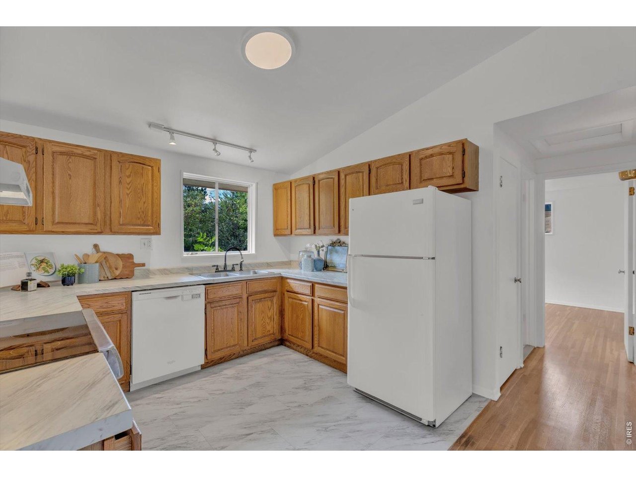 3360 Dartmouth Ave