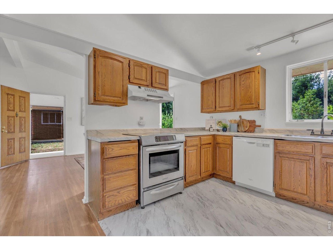 3360 Dartmouth Ave