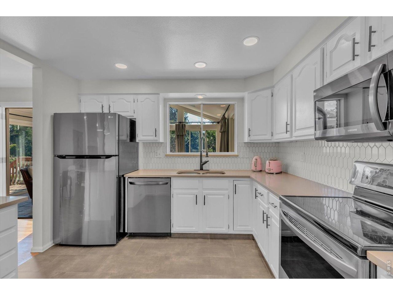 5140 Sioux Dr