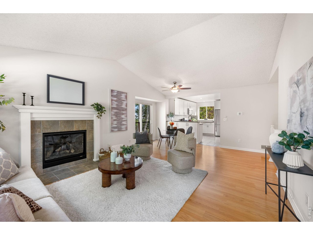 155 W Cedar Way