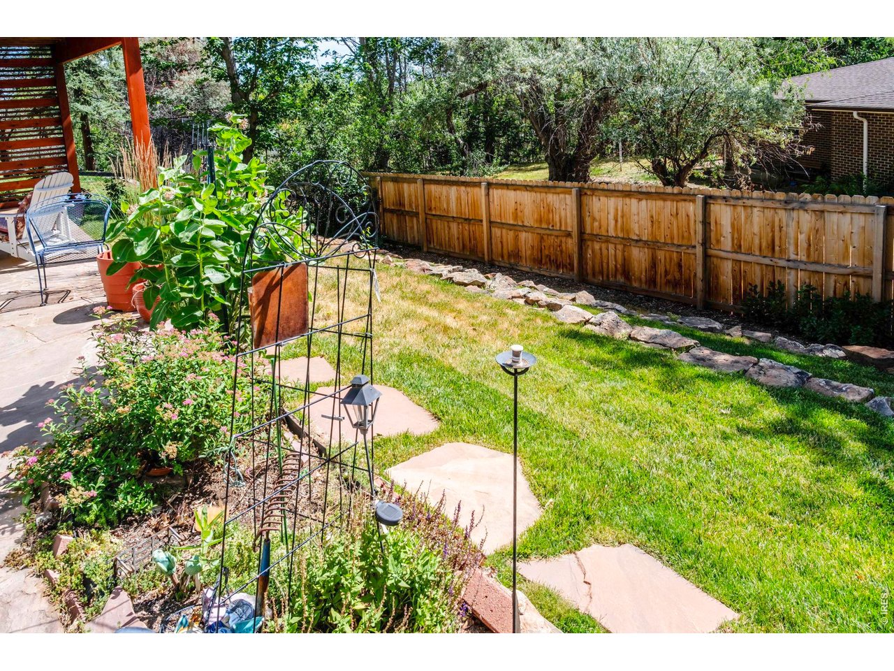 155 W Cedar Way