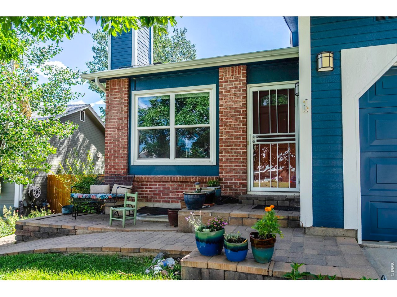 155 W Cedar Way