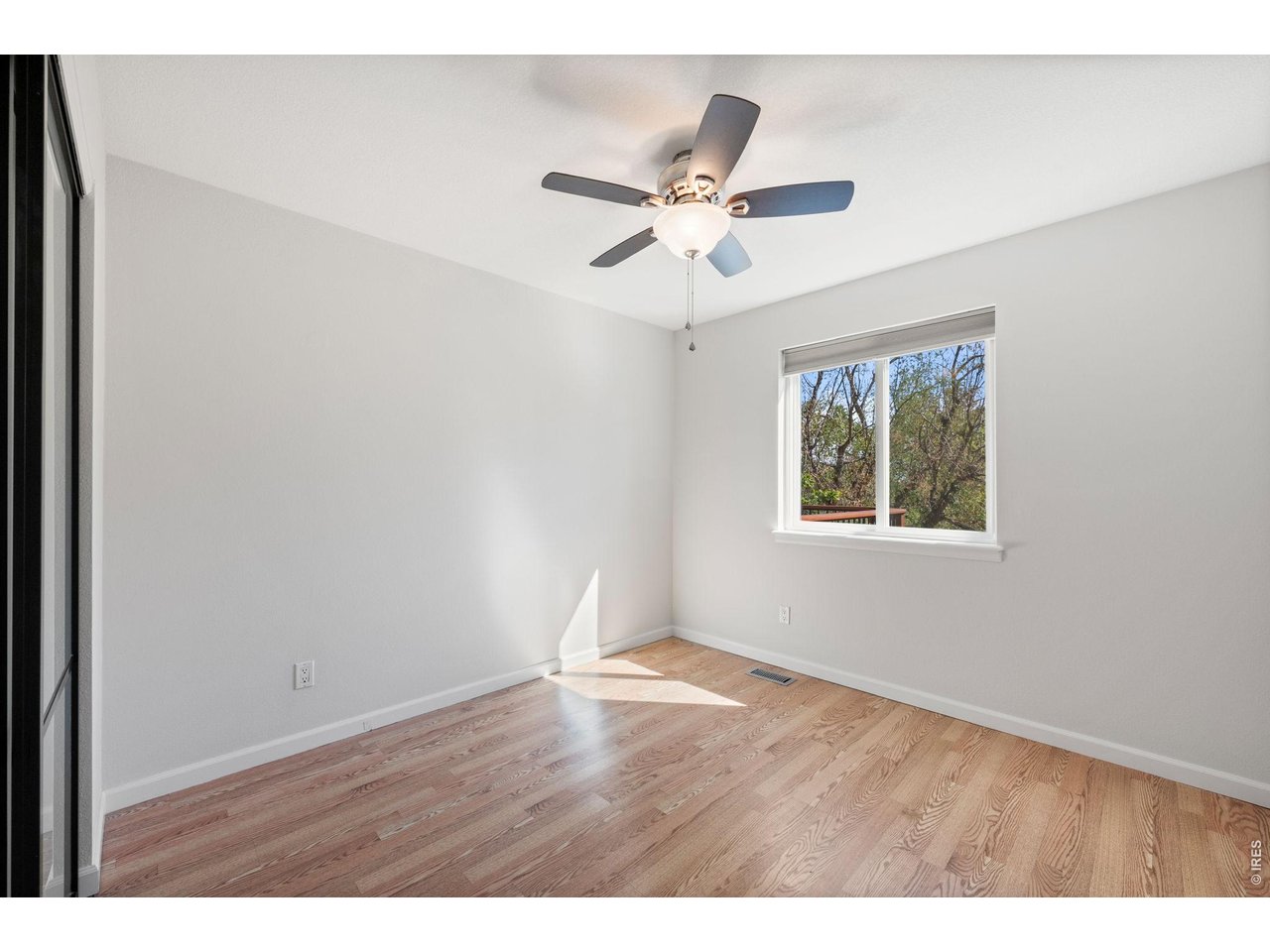 155 W Cedar Way