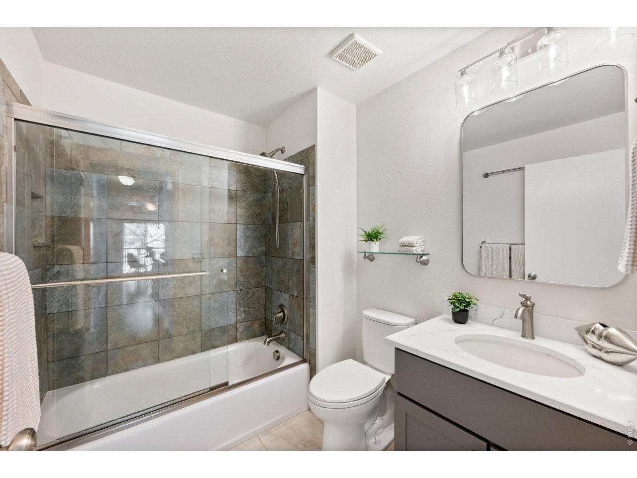 155 W Cedar Way
