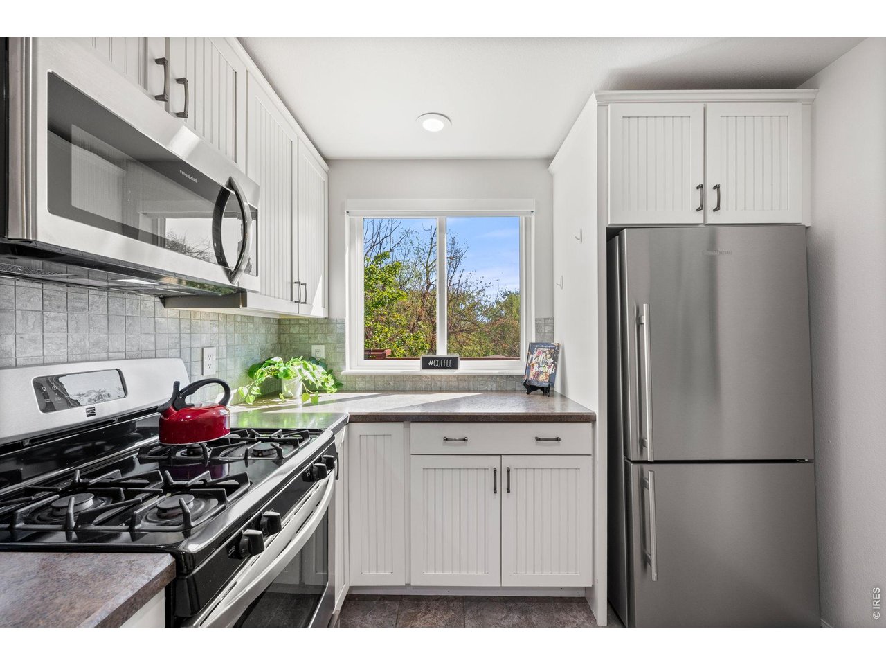 155 W Cedar Way
