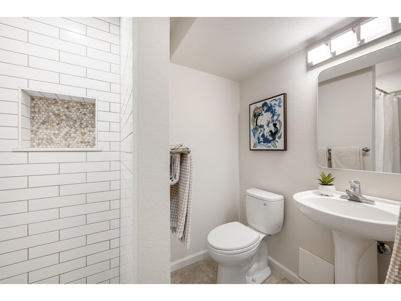 155 W Cedar Way