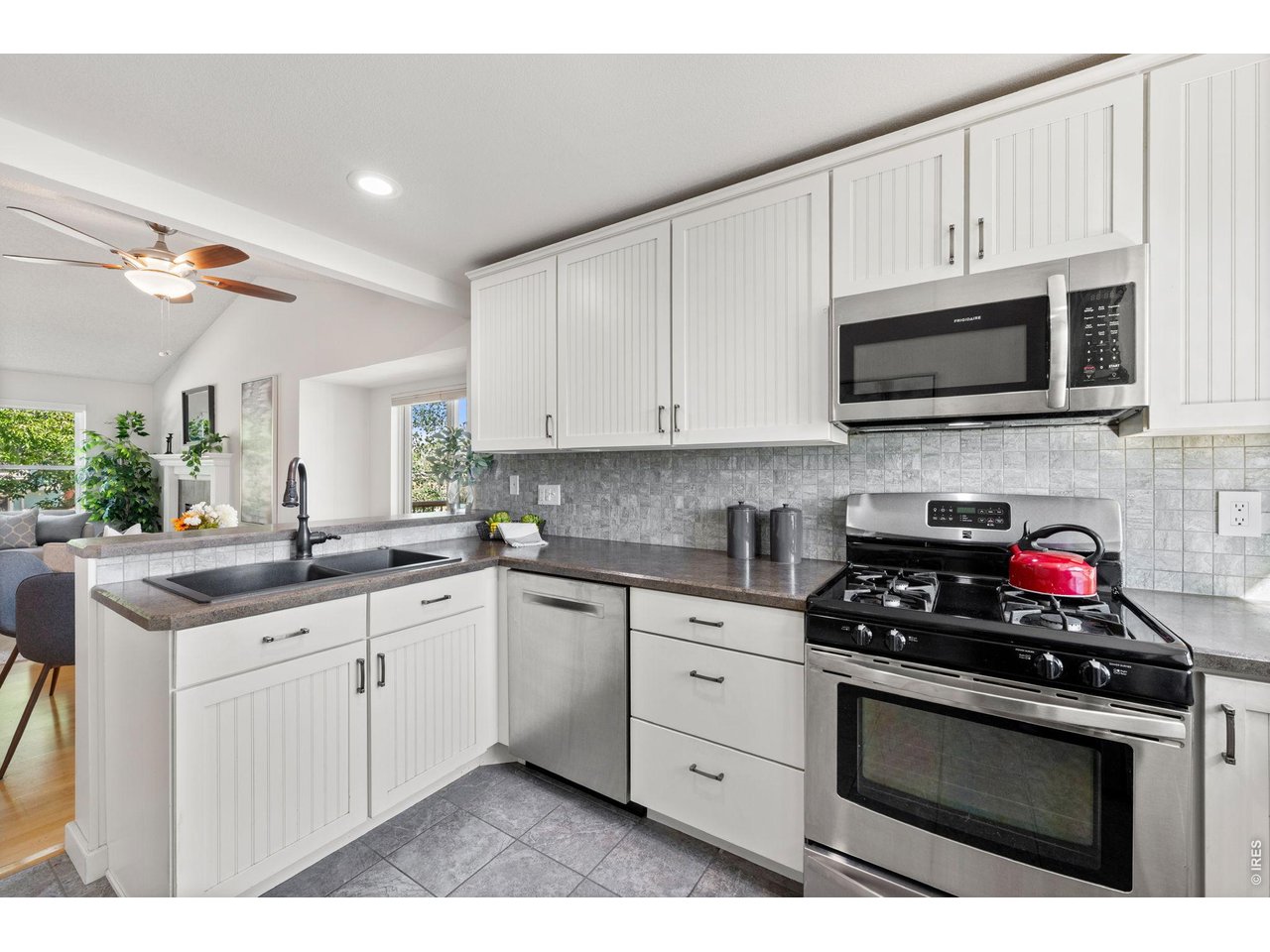 155 W Cedar Way