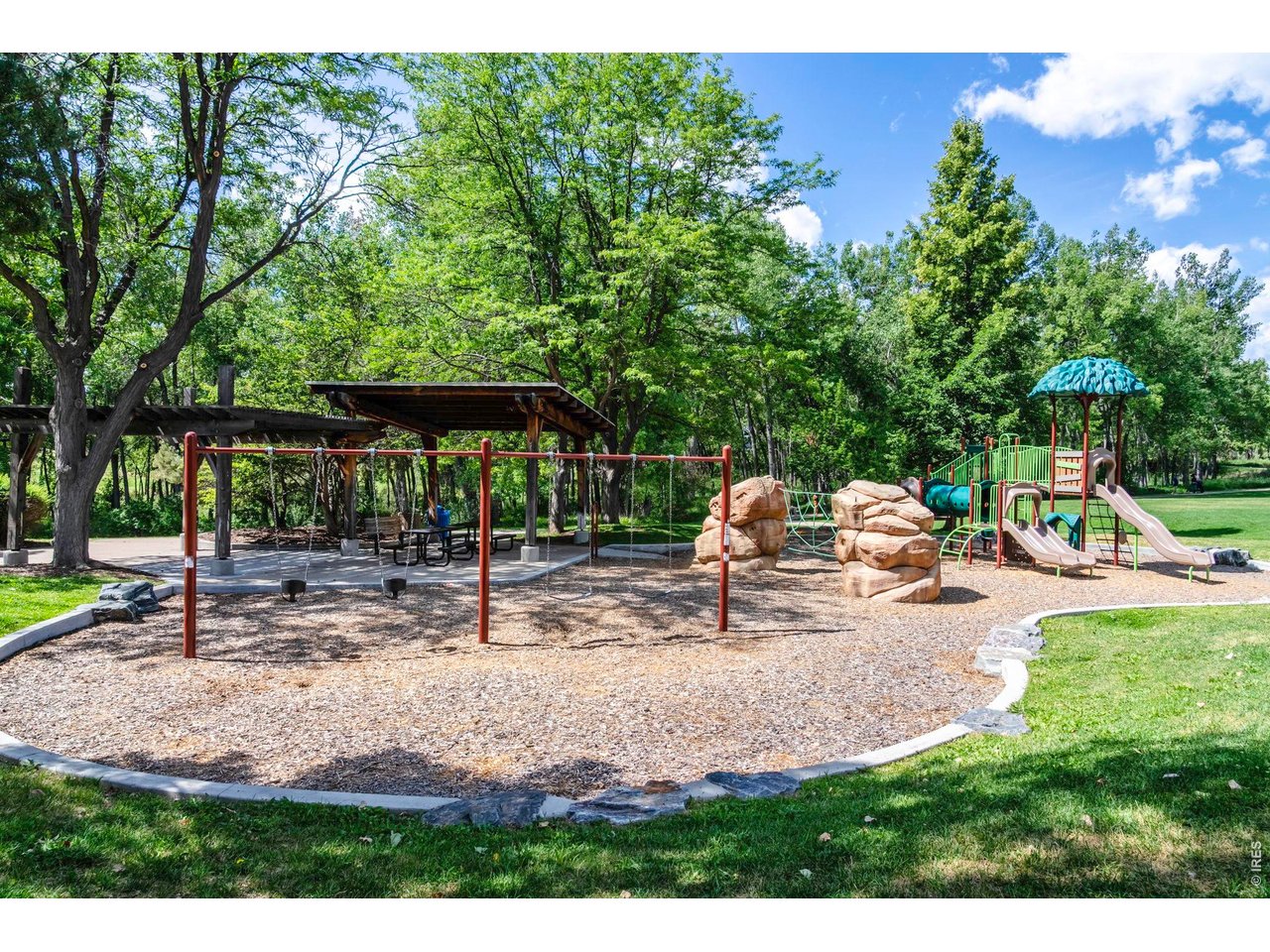 155 W Cedar Way