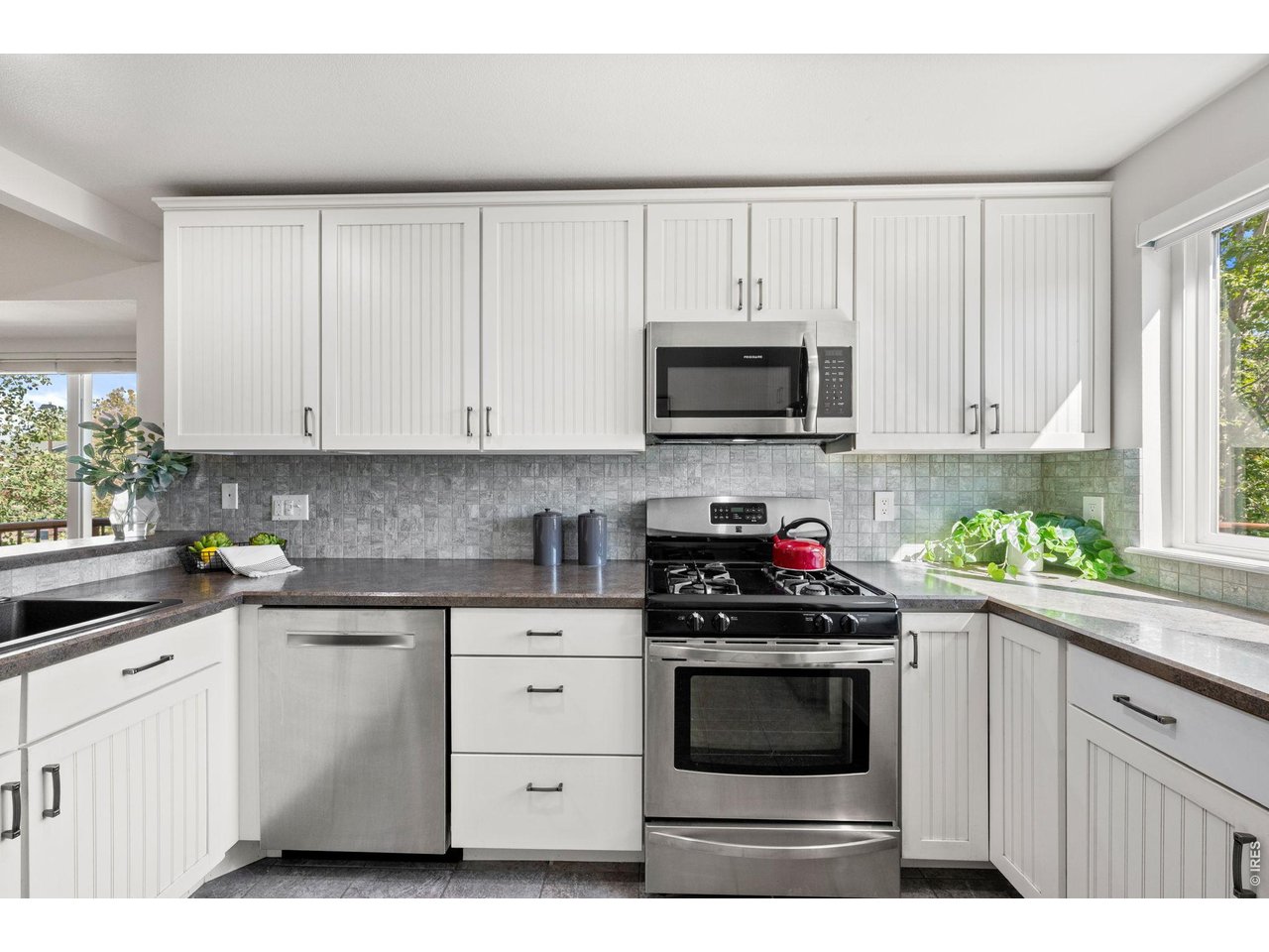 155 W Cedar Way