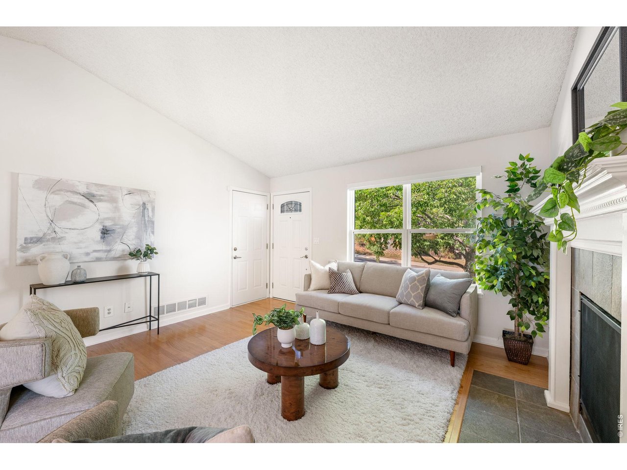 155 W Cedar Way